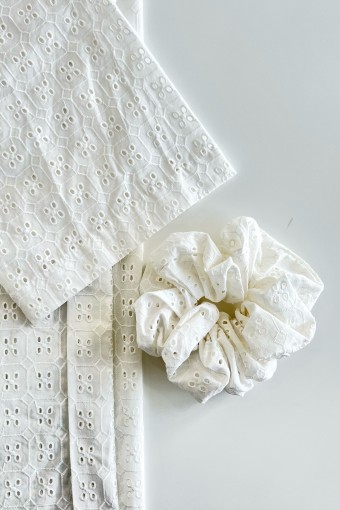 Scrunchie - White Embroidery